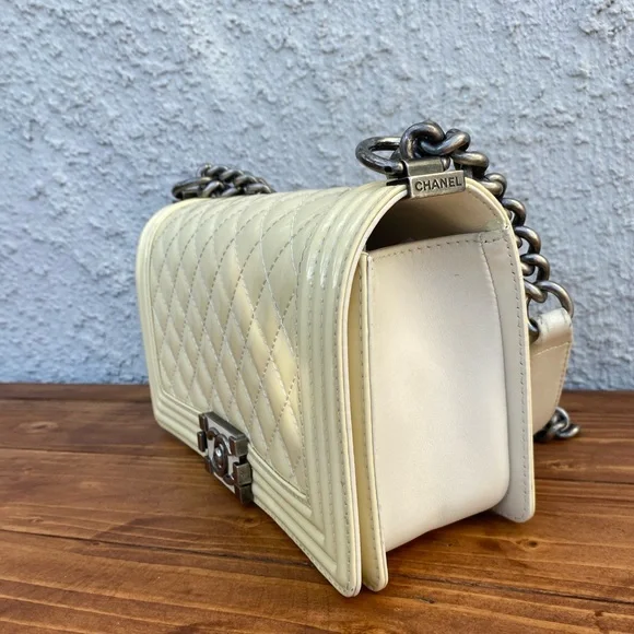 ⭐️⭐️GORGEOUS⭐️⭐️ CHANEL Reverso Boy Flap Bag patent leather Crossbody Bag - Picture 7 of 17